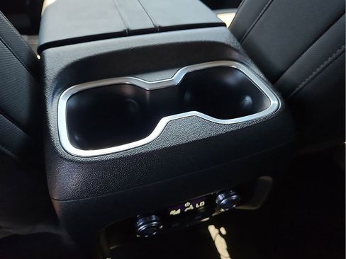 Used 2025 GMC Acadia Elevation image 16