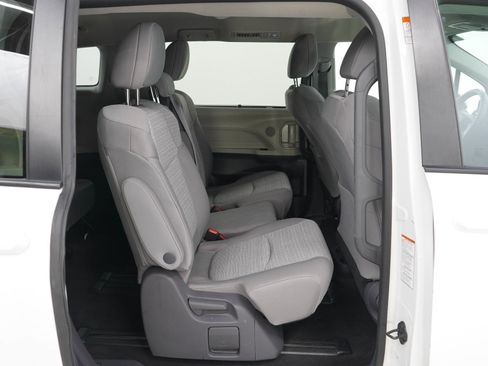 Used 2021 Toyota Sienna LE AWD/4WD image 12