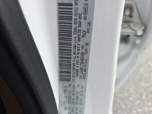 Used 2019 RAM 1500 Laramie AWD/4WD image 38