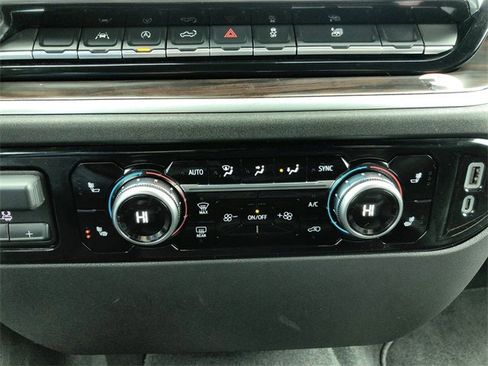 Used 2025 GMC Sierra 1500 SLT image 18