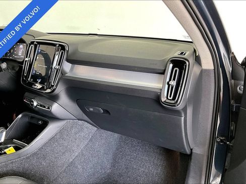 Used 2021 Volvo XC40 T4 Momentum w/ Protection Package Premier FWD image 16