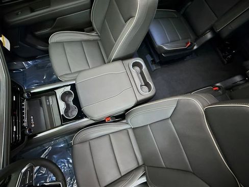 New 2025 Chevrolet Suburban Premier image 25