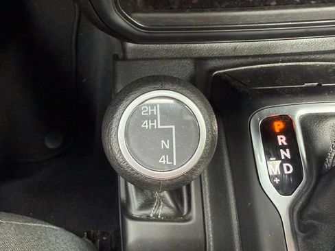 Used 2025 Jeep Wrangler Sport AWD/4WD image 20