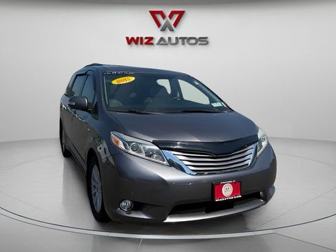 Used 2017 Toyota Sienna Limited Premium AWD/4WD image 7