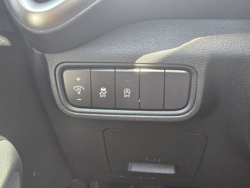 Used 2025 Kia Soul LX w/ LX Technology Package FWD image 24