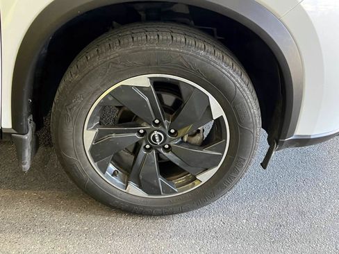 Used 2024 Nissan Rogue SV AWD/4WD image 7
