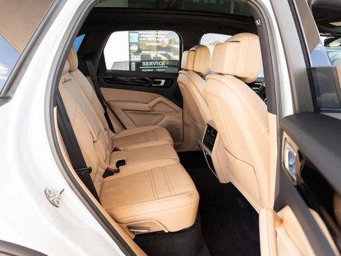Used 2019 Porsche Cayenne AWD/4WD image 26