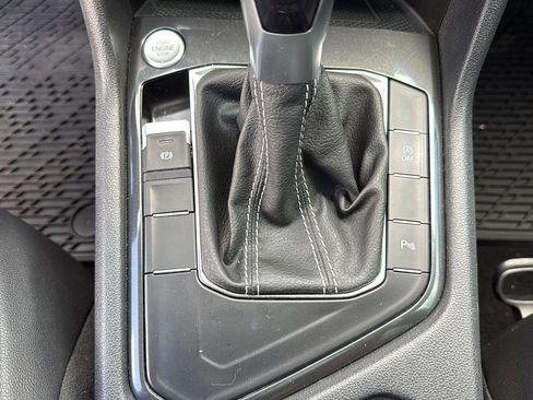 Used 2022 Volkswagen Tiguan SE R-Line image 19