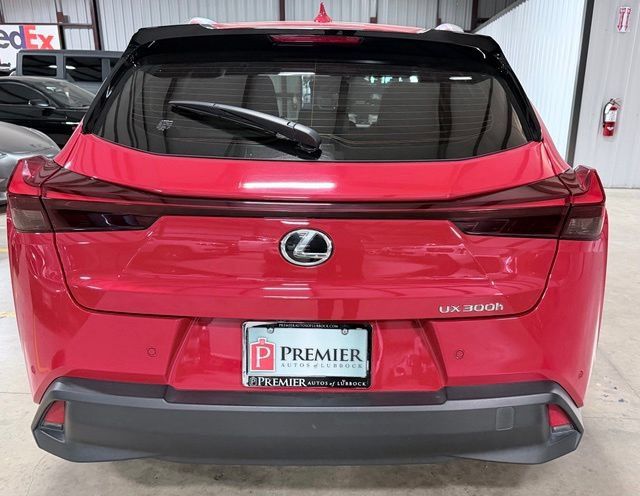 Used 2025 Lexus UX 300h FWD w/ Cold Area Package image 4