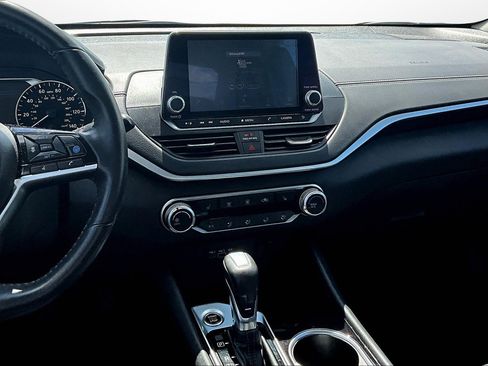 Used 2022 Nissan Altima 2.5 SV w/ SV Premium Package image 6