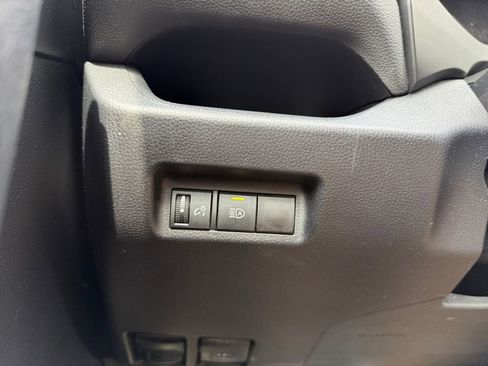 Used 2021 Toyota RAV4 LE image 29