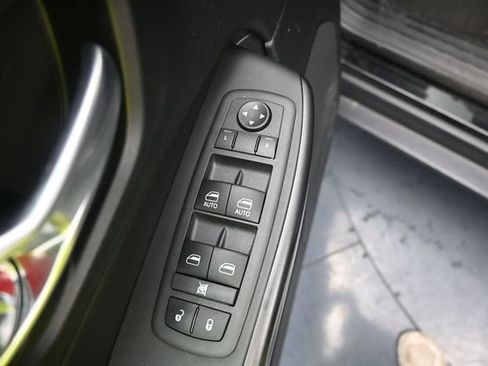 Used 2022 Jeep Cherokee Trailhawk AWD/4WD image 12