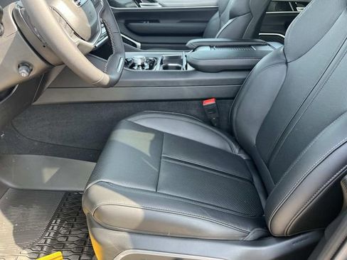 New 2026 Jeep Grand Wagoneer 4WD image 25