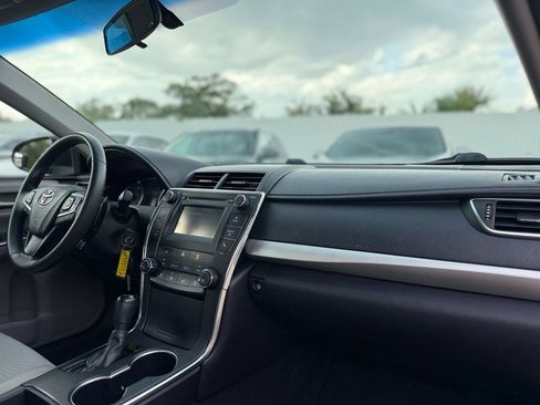 Used 2017 Toyota Camry SE FWD image 17