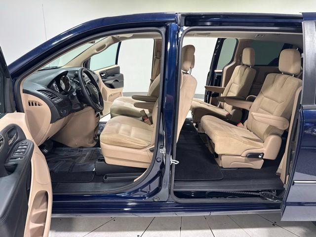 Used 2016 Dodge Grand Caravan SE w/ Quick Order Package 29E SE FWD image 7