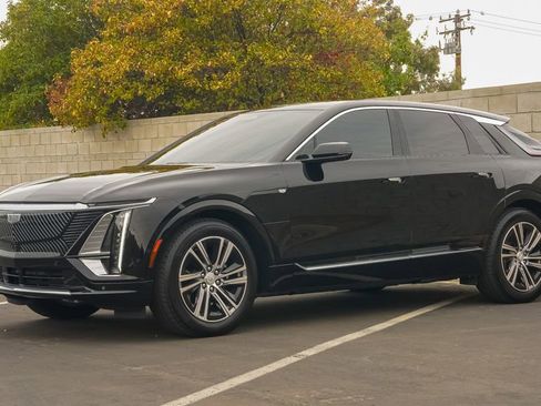 Certified 2025 Cadillac Lyriq Luxury image 8