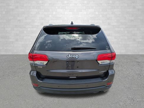 Used 2018 Jeep Grand Cherokee Laredo RWD image 3