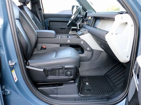 Used 2023 Land Rover Defender 110 S image 32