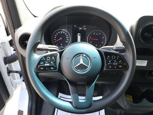 Used 2022 Mercedes-Benz Sprinter 2500 image 13