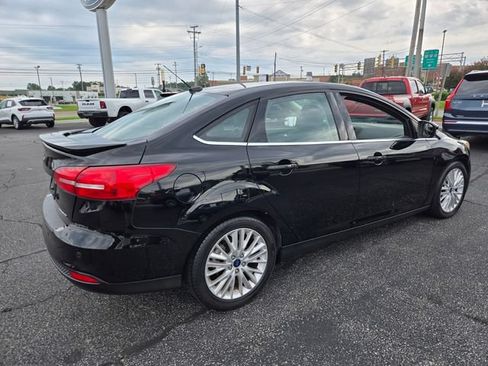 Used 2017 Ford Focus Titanium FWD image 8