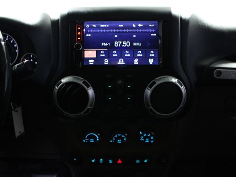 Used 2012 Jeep Wrangler Unlimited Sahara w/ Mopar Chrome Edition Group image 22