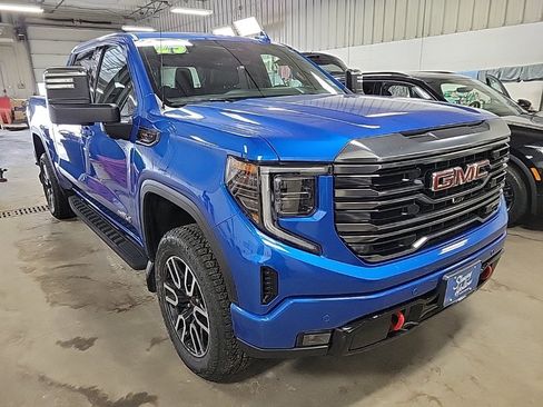 Used 2023 GMC Sierra 1500 AT4 w/ AT4 Premium Package image 8