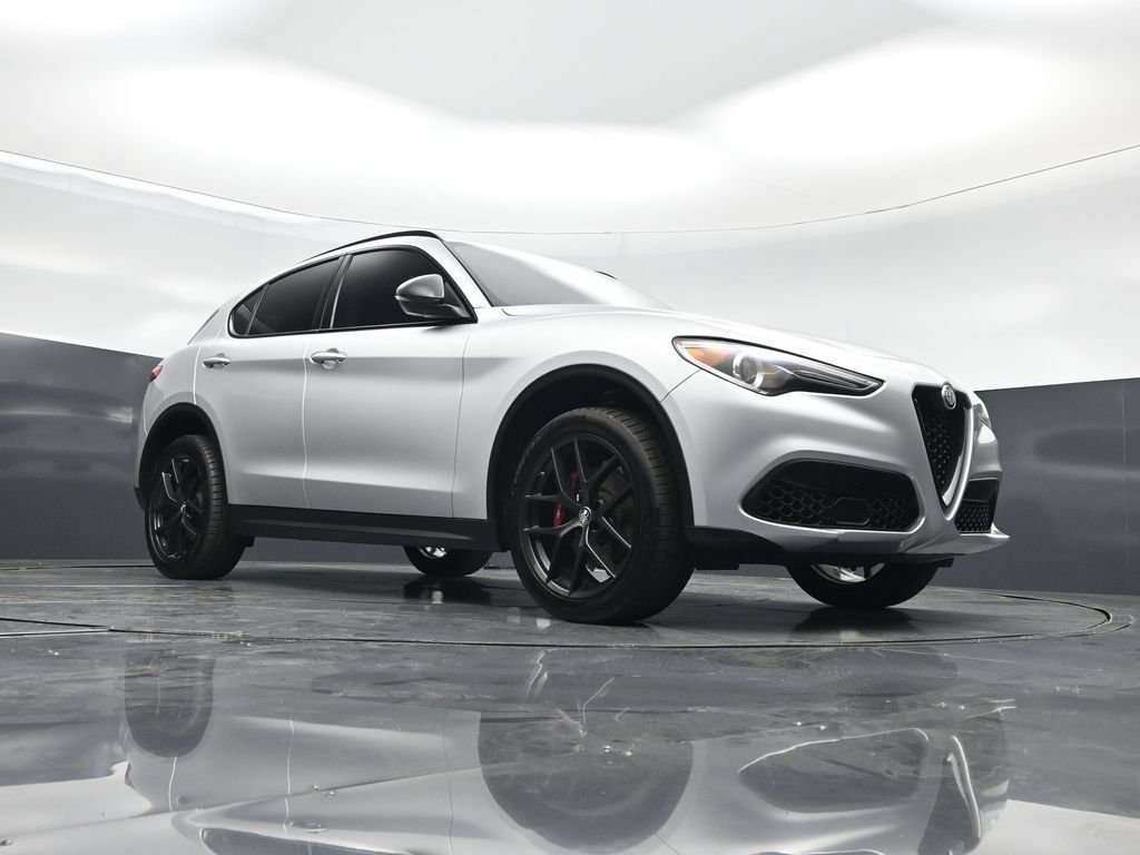 Used 2020 Alfa Romeo Stelvio w/ Nero Edizione RWD image 3