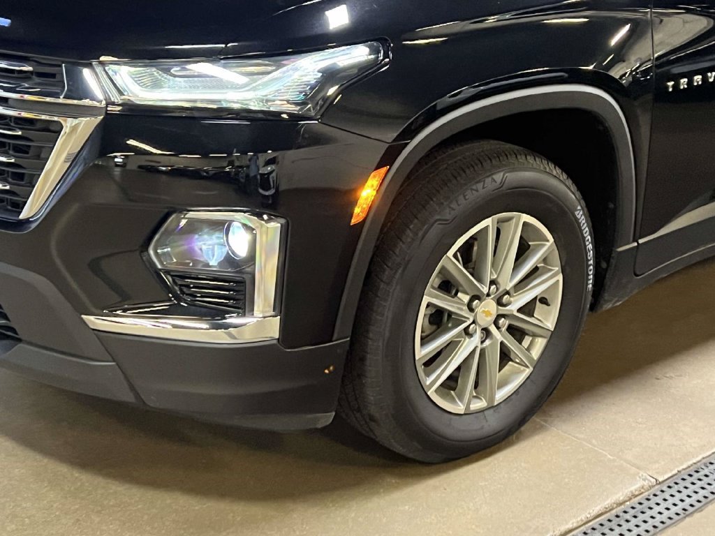 Used 2023 Chevrolet Traverse LT FWD image 7