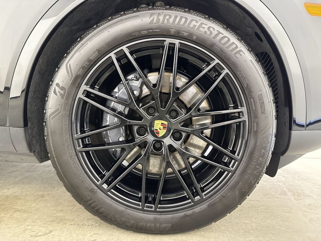 Certified 2024 Porsche Cayenne Coupe AWD/4WD image 15