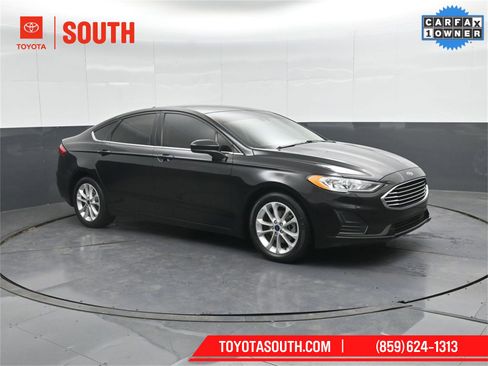 Used 2019 Ford Fusion SE image 4
