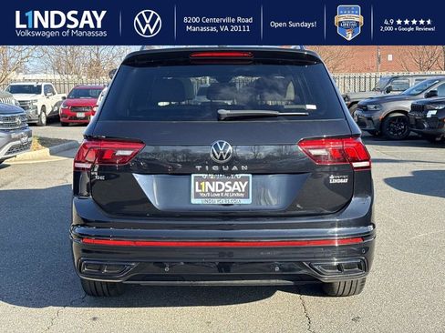 Used 2022 Volkswagen Tiguan SE R-Line image 3
