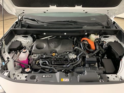 Used 2025 Toyota RAV4 XLE image 40