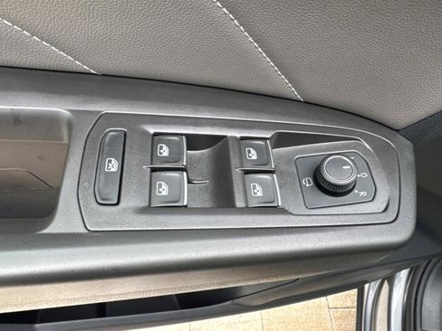 Used 2022 Volkswagen Atlas SEL Premium image 11