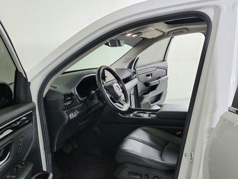 Used 2025 Honda Pilot Touring image 16
