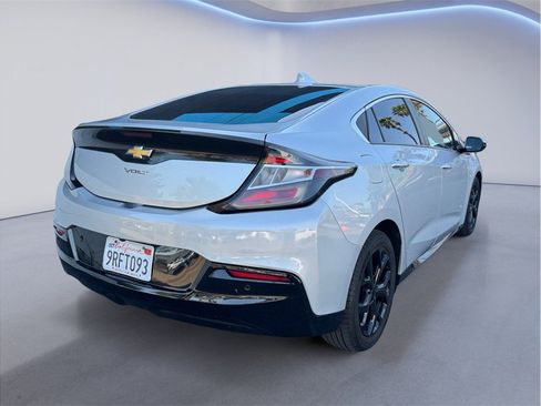 Used 2017 Chevrolet Volt Premier w/ Driver Confidence II Package FWD image 6