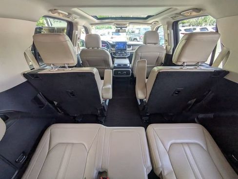 Used 2022 Ford Expedition Limited RWD image 13