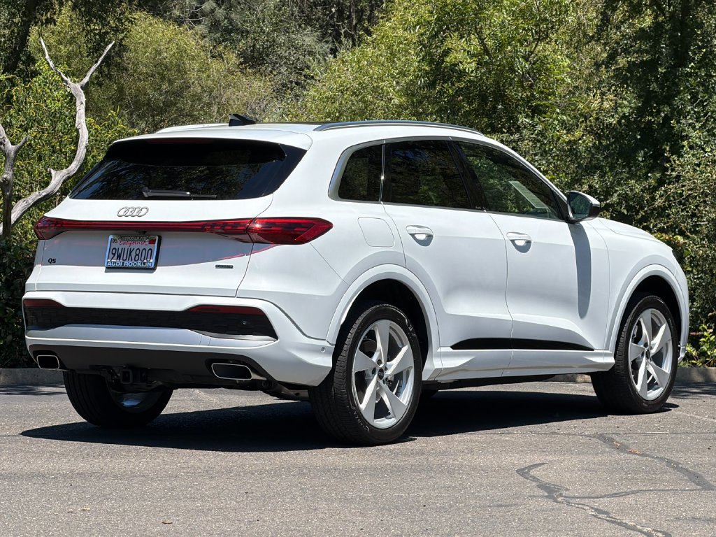 Used 2025 Audi Q5 Premium Plus w/ Premium Plus AWD/4WD image 5