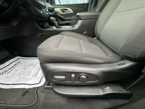 Used 2023 Chevrolet Traverse LT FWD image 12