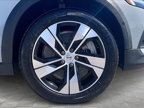 Used 2024 Volvo V60 B5 Cross Country Plus image 9