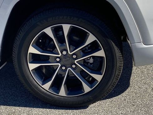 Used 2023 Jeep Grand Cherokee Overland w/ Luxury Tech Group IV image 35