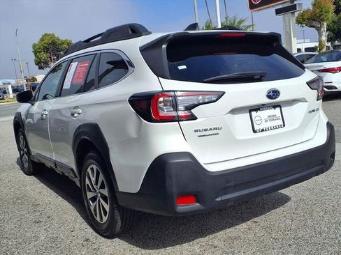 Used 2025 Subaru Outback Premium AWD/4WD image 3