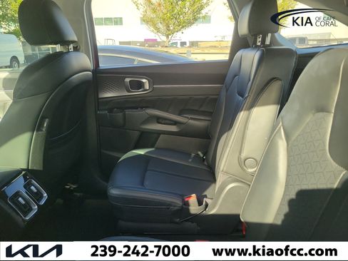 Used 2022 Kia Sorento SX AWD/4WD image 6