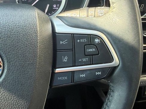 Used 2022 Toyota Highlander XLE FWD image 21