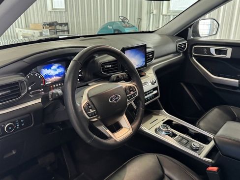 Used 2023 Ford Explorer XLT w/ Equipment Group 202A image 13
