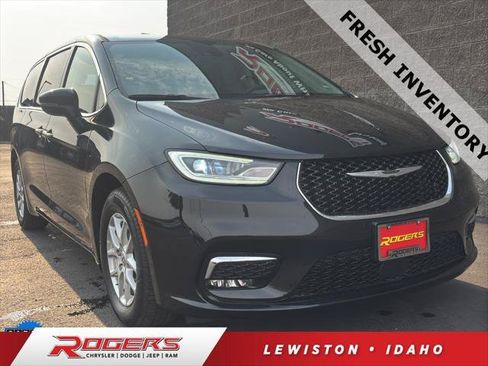 Certified 2023 Chrysler Pacifica Touring-L FWD image 1