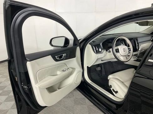 Used 2021 Volvo S60 T5 Inscription image 25