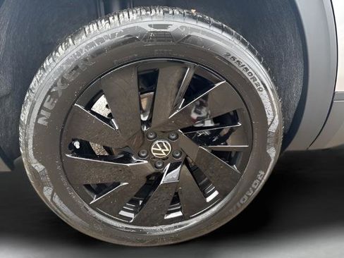 New 2025 Volkswagen Atlas SE image 25