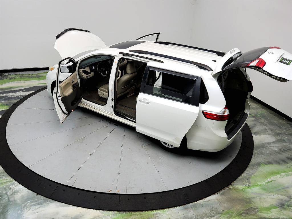 Used 2015 Toyota Sienna XLE FWD image 37