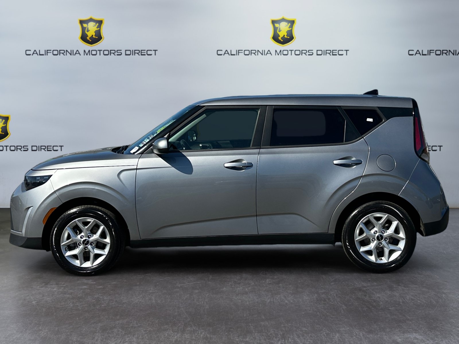 Used 2024 Kia Soul LX w/ LX Technology Package FWD image 2