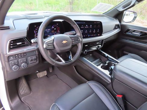 Used 2025 Chevrolet Tahoe Premier w/ Sun And Tow Package AWD/4WD image 24